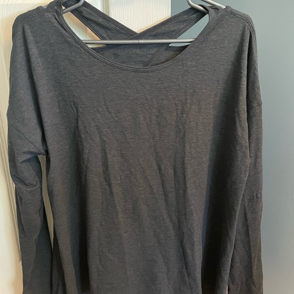Lululemon Back Into It Long Sleeve tee in heathered black. Size 8. NWOT. - Picture 5 of 7
